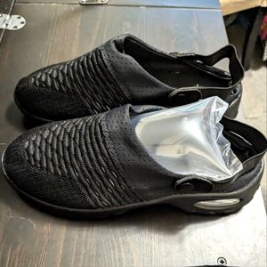 Lightweight trendy water shoes